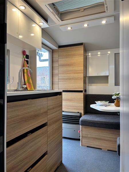 Grote foto adria action 391 pd 2020 met mover luifel caravans en kamperen caravan