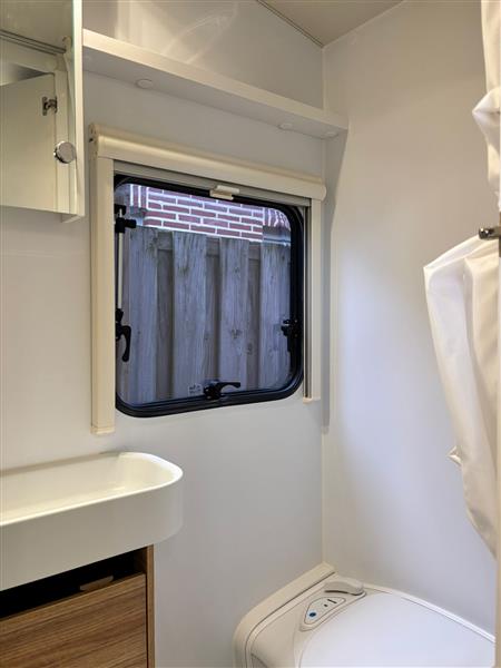 Grote foto adria action 391 pd 2020 met mover luifel caravans en kamperen caravan