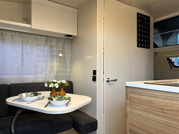 Grote foto adria action 391 pd 2020 met mover luifel caravans en kamperen caravan