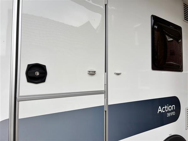 Grote foto adria action 391 pd 2020 met mover luifel caravans en kamperen caravan