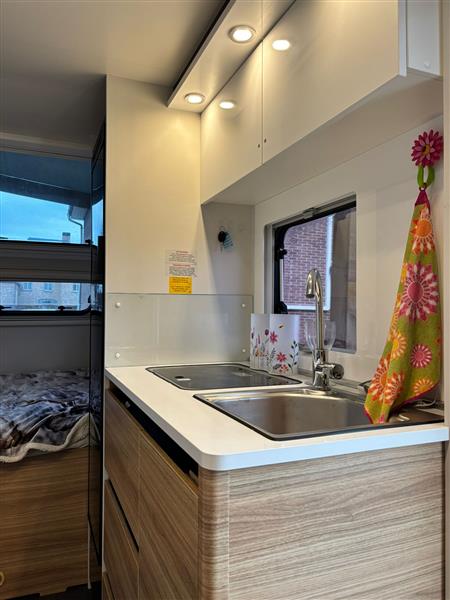 Grote foto adria action 391 pd 2020 met mover luifel caravans en kamperen caravan