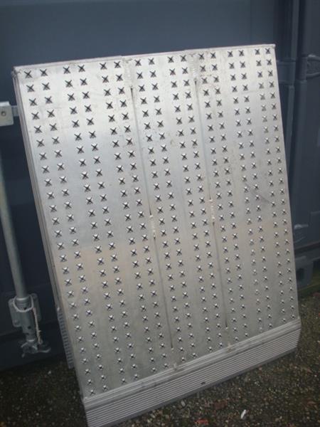 Grote foto oprijplaat rij plaat invalide lift altec roelstoel auto diversen gereedschap