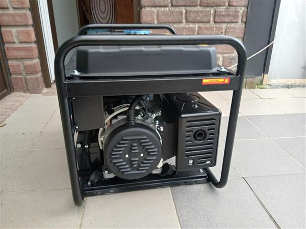 Grote foto stroom aggregaat hbm machines 5500w doe het zelf en verbouw aggregaten