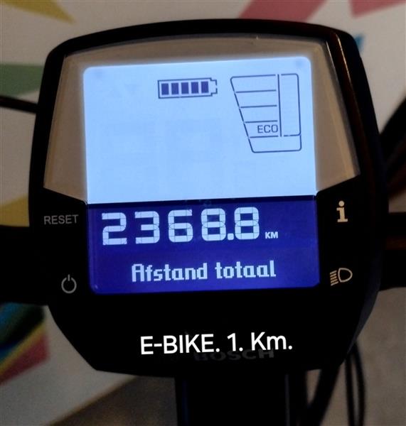 Grote foto e byke. koga. fietsen en brommers damesfietsen