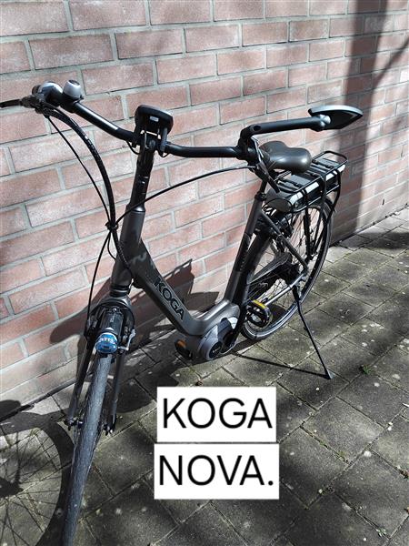 Grote foto e byke. koga. fietsen en brommers damesfietsen