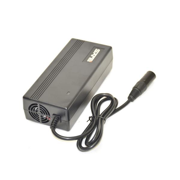 Grote foto nieuwe qwic fietsaccu snellader 36v 4a 4 polig fietsen en brommers overige