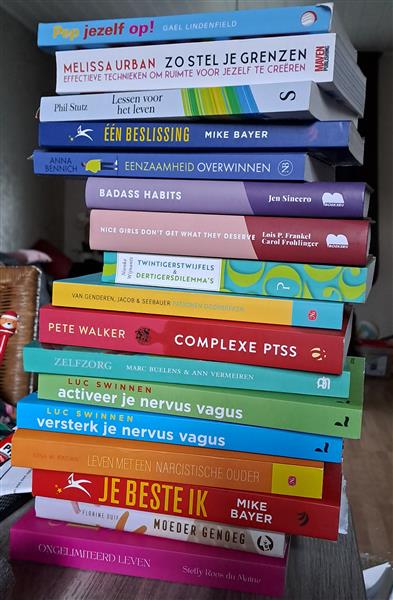 Grote foto boekenkast leegmaken boeken psychologie