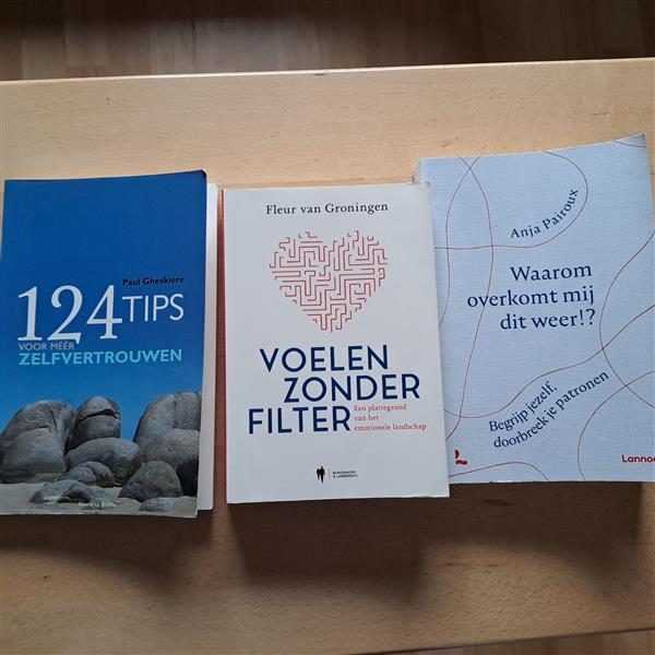 Grote foto boekenkast leegmaken boeken psychologie