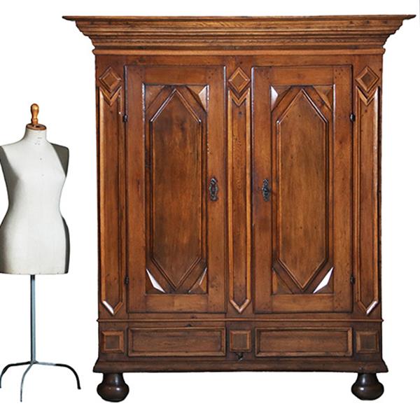 Grote foto stoere 17e eeuwse 2 deurs kast op bolpoten prachtige patina oude kleur no.371405 antiek en kunst stoelen en banken