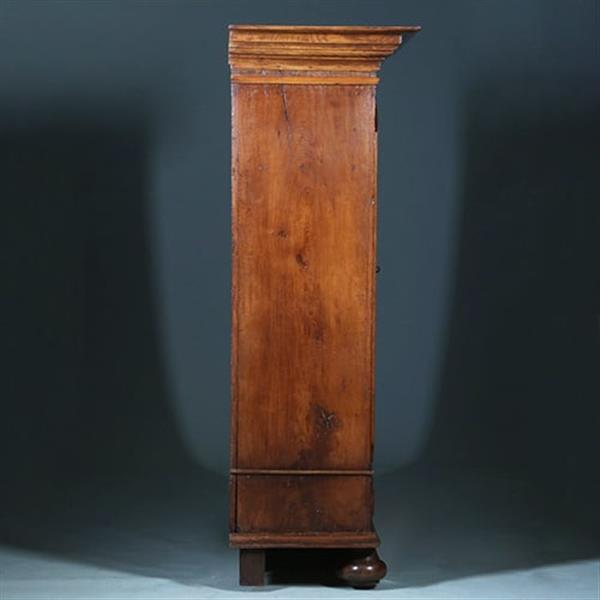 Grote foto stoere 17e eeuwse 2 deurs kast op bolpoten prachtige patina oude kleur no.371405 antiek en kunst stoelen en banken