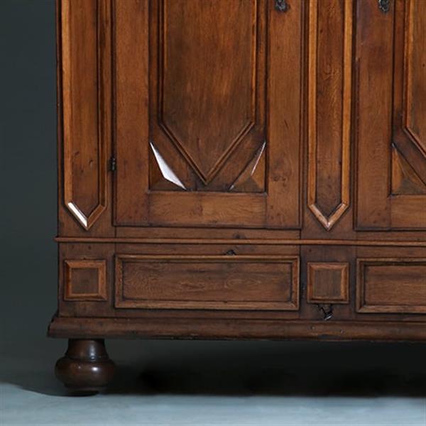Grote foto stoere 17e eeuwse 2 deurs kast op bolpoten prachtige patina oude kleur no.371405 antiek en kunst stoelen en banken