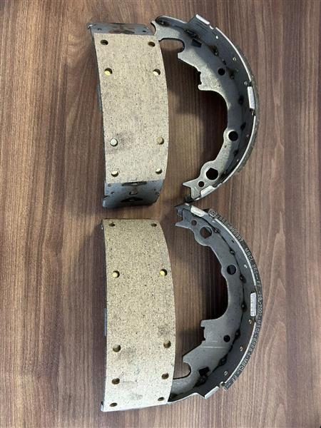 Grote foto handremschoenset chrysler jeep 4423606 auto onderdelen overige auto onderdelen