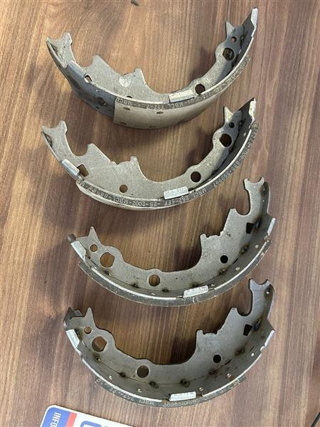 Grote foto handremschoenset chrysler jeep 4423606 auto onderdelen overige auto onderdelen