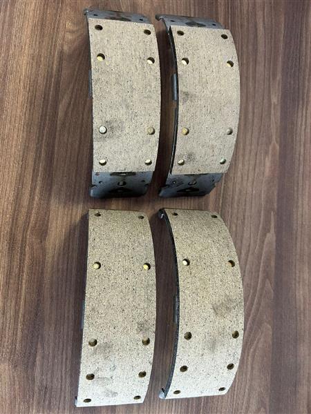 Grote foto handremschoenset chrysler jeep 4423606 auto onderdelen overige auto onderdelen