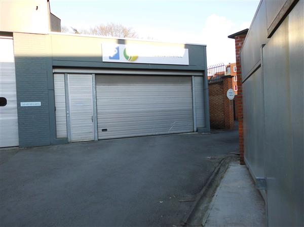 Grote foto afgesloten autostaanplaats kortrijk huizen en kamers garageboxen