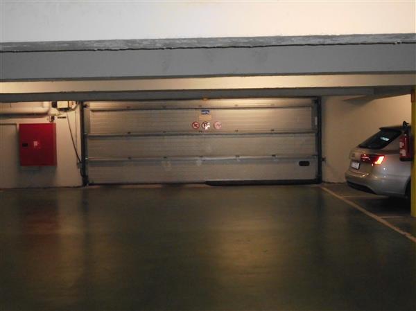 Grote foto afgesloten autostaanplaats kortrijk huizen en kamers garageboxen