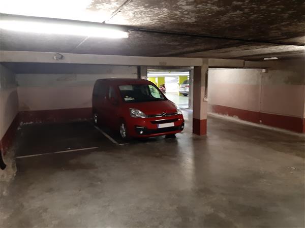 Grote foto afgesloten autostaanplaats kortrijk huizen en kamers garageboxen