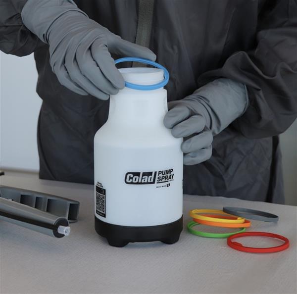 Grote foto colad pompvloeistofspuit ultimate op op zo lang de voorraad bij de importeur strekt 9703 ovd doe het zelf en verbouw materialen en producten