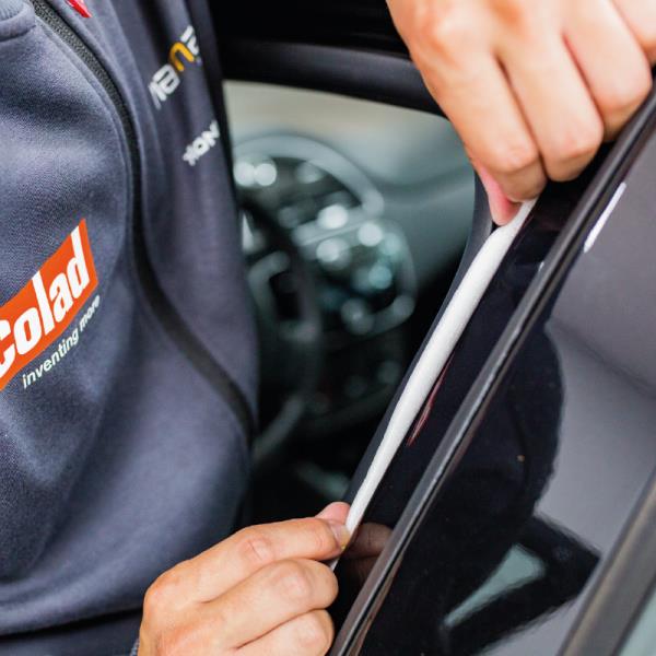 Grote foto colad foam masking tape soft tape schuim voor het afdichten van naden bij het verfspuiten per rol 90 doe het zelf en verbouw materialen en producten