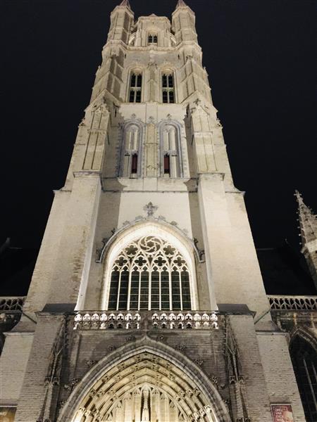 Grote foto man zoekt man contacten en berichten man zoekt man