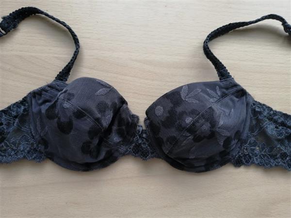 Grote foto chique rookgrijze bh sweet flower van triumph 70a kleding dames ondergoed en lingerie merkkleding