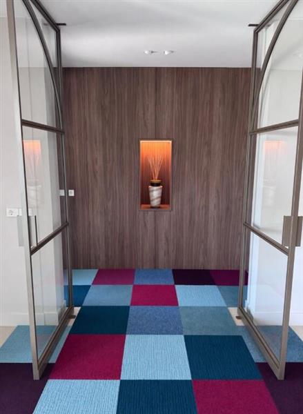 Grote foto kleurrijke isolatie mix nieuwe tapijttegels huis en inrichting vloerbedekking en kleden