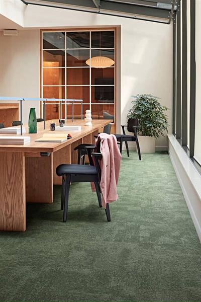 Grote foto groene connected ethos tapijttegel van interface huis en inrichting vloerbedekking en kleden