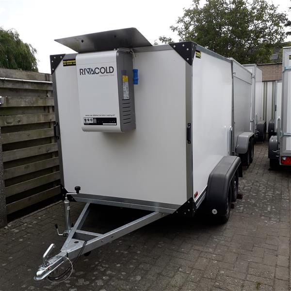 Grote foto gesloten aanhangwagen frigo auto diversen aanhangers