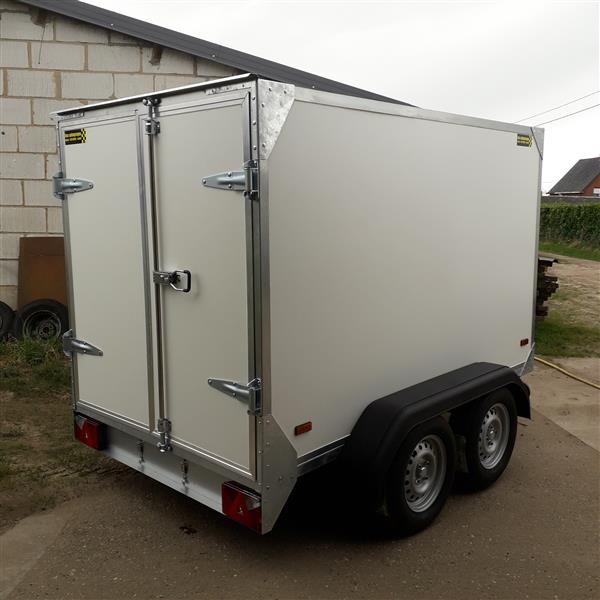 Grote foto gesloten aanhangwagen frigo auto diversen aanhangers