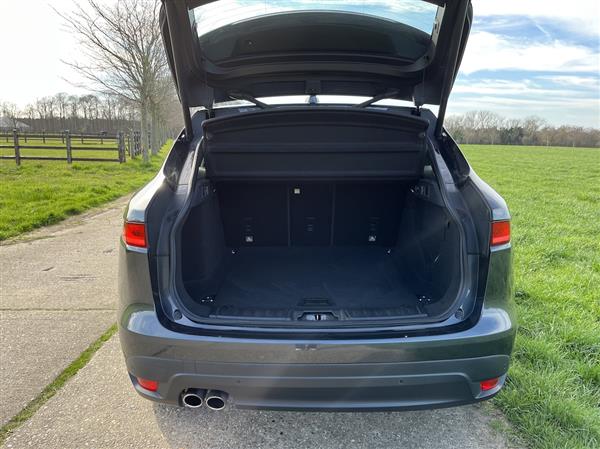 Grote foto topklasse jaguar f pace prestige 2.0d autom 4x4 auto jaguar