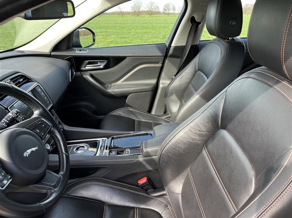 Grote foto topklasse jaguar f pace prestige 2.0d autom 4x4 auto jaguar