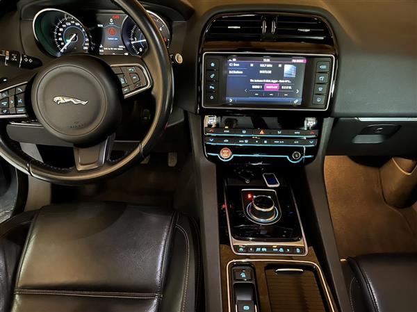 Grote foto topklasse jaguar f pace prestige 2.0d autom 4x4 auto jaguar