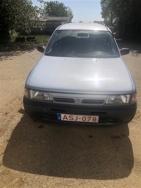 Grote foto auto nissan sunny auto nissan