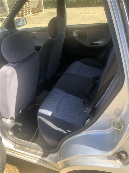 Grote foto auto nissan sunny auto nissan