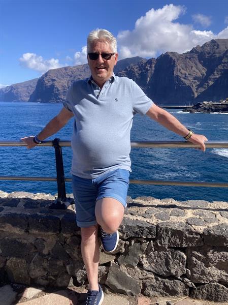 Grote foto man zoekt lieve vrouw contacten en berichten man zoekt vrouw
