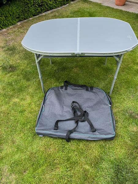 Grote foto campingtafel caravans en kamperen camper
