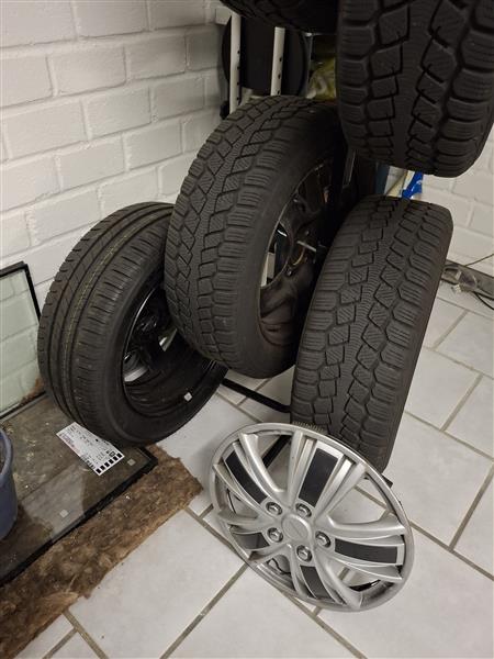 Grote foto te koop. auto onderdelen banden en velgen