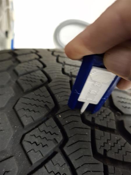 Grote foto te koop. auto onderdelen banden en velgen