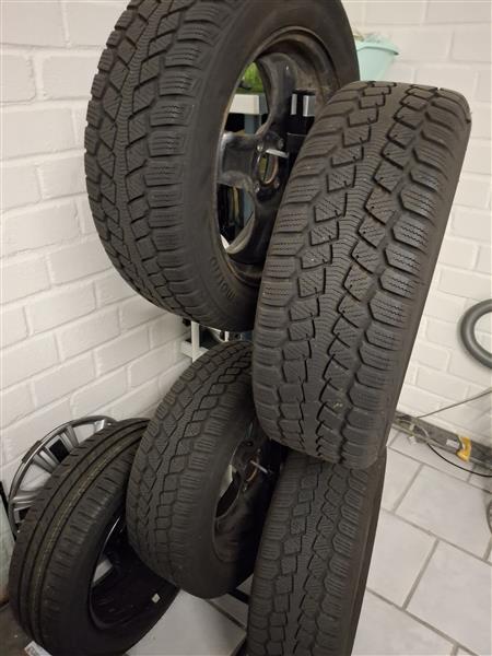 Grote foto te koop. auto onderdelen banden en velgen