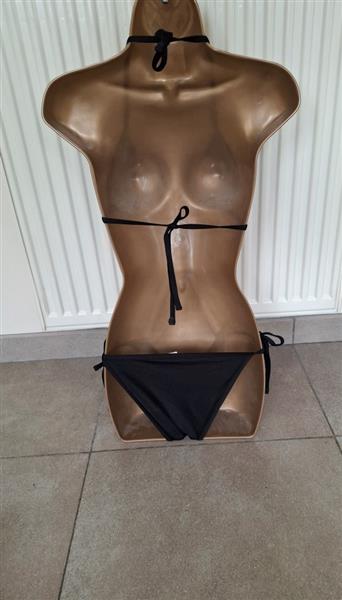 Grote foto zwarte bikini met pareo en strass hartje medium kleding dames badmode en zwemkleding