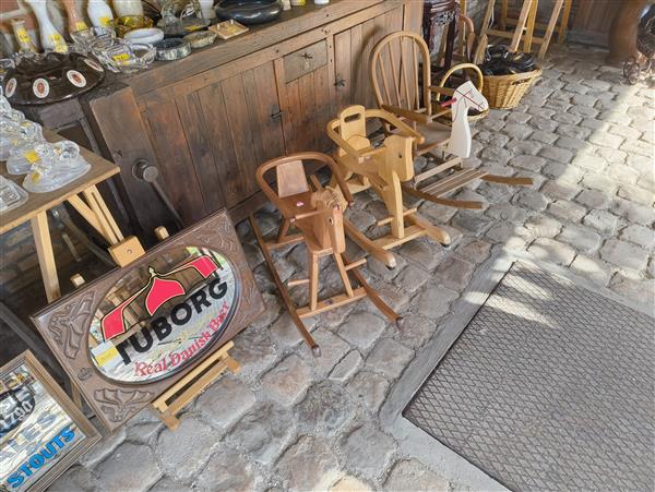 Grote foto garageverkoop zolderschatten diversen rommelmarktspullen