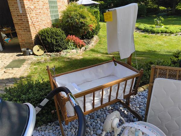 Grote foto garageverkoop zolderschatten diversen rommelmarktspullen