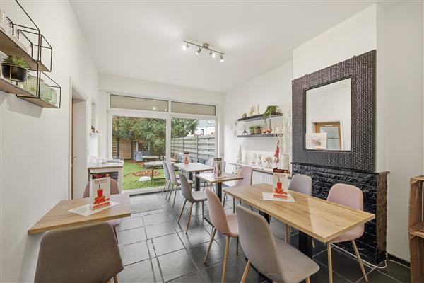 Grote foto handelszaak broodjeszaak met duplexwoning bedrijfspanden horecapanden te koop