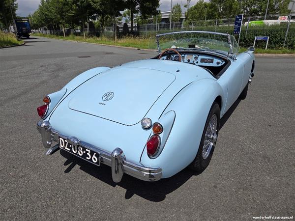 Grote foto mga 1600 iris blue 1960 auto mg