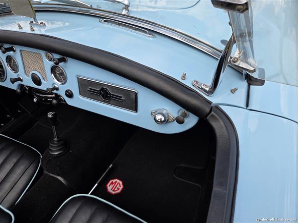 Grote foto mga 1600 iris blue 1960 auto mg