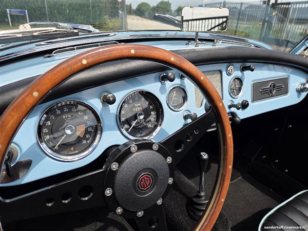 Grote foto mga 1600 iris blue 1960 auto mg