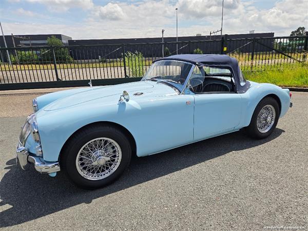 Grote foto mga 1600 iris blue 1960 auto mg