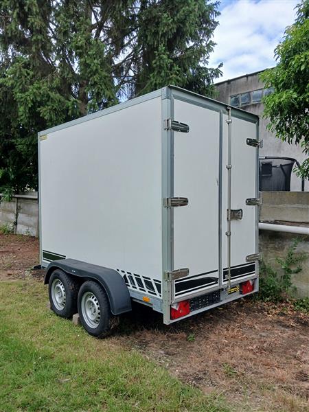 Grote foto gesloten aanhangwagen geremd 2700 kg auto diversen aanhangers