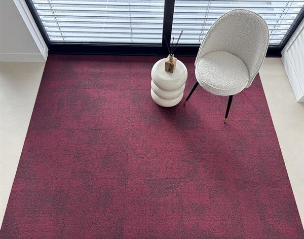 Grote foto compsure berry rode tapijttegels 300m2 voorraad huis en inrichting vloerbedekking en kleden