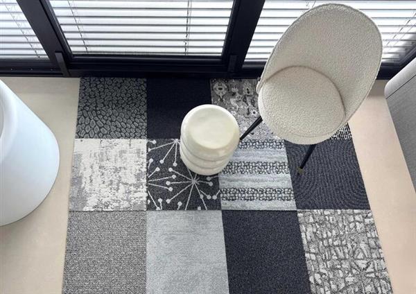 Grote foto aanbieding grijze tapijttegelmix nu 3 75 huis en inrichting vloerbedekking en kleden